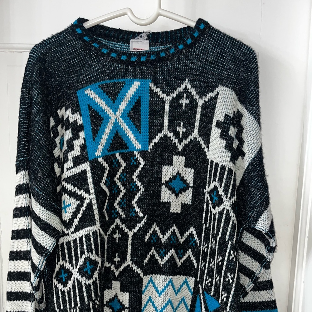 Men’s Forelli Sweater. Black, white and turquoise. Size Large?